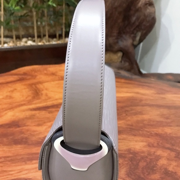 Authentic Louis Vuitton Lilac Eli Nocturnes - Picture 3 of 6